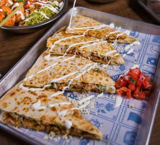 *POLLO AL CARBON QUESADILLA
