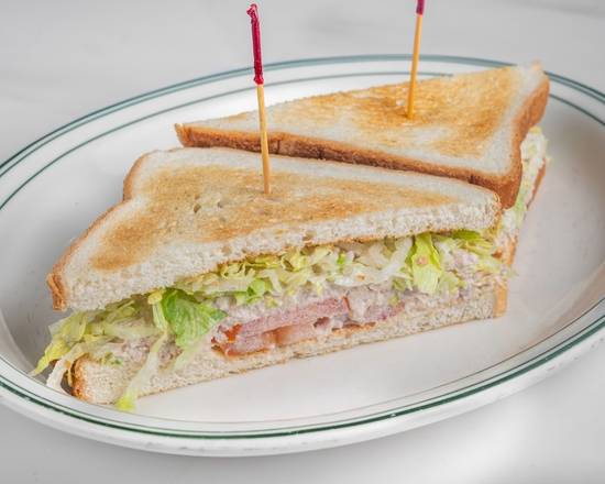 Ensalada de Atun en Pan de Molde*