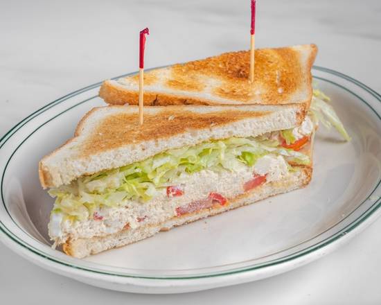 Ensalada de Pollo en Pan de Molde*