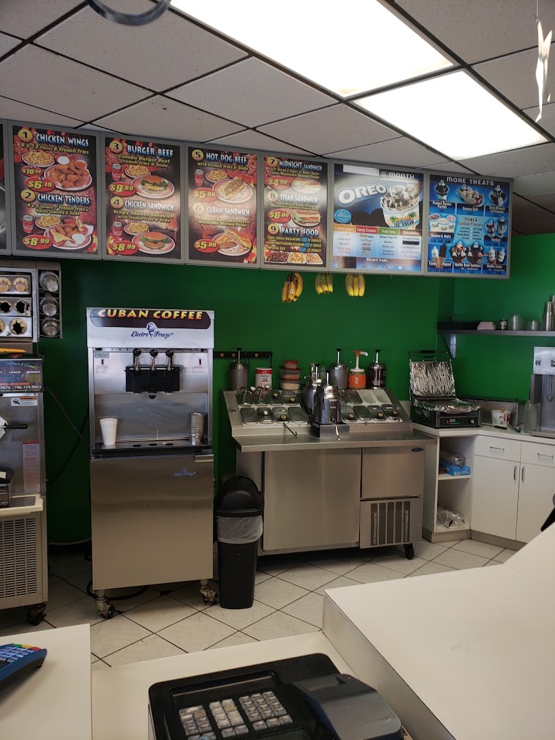 Redland's Ice Cream & Bakery — the room